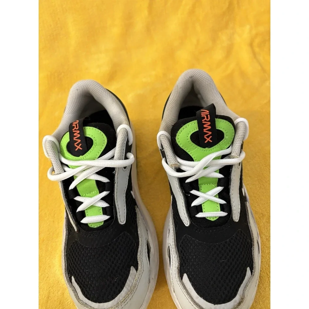 Nike Air Max Shoe Boys Bolt Big Kid White Green Shoe sneacker CW1626-002 Size 4Y